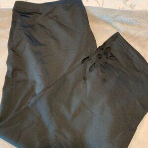 Black women's capris with Daisy cut outs size Large